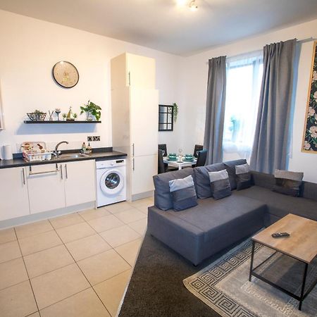 Ideal For Groups - Modern 2 Bedroom Apartment - Free Parking, Transit Links, Close To Stadiums مانشستر المظهر الخارجي الصورة