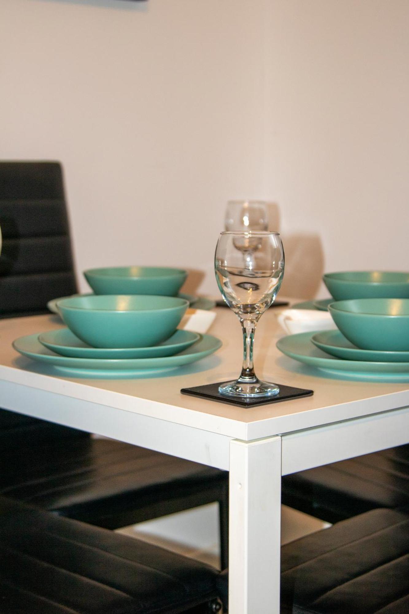 Ideal For Groups - Modern 2 Bedroom Apartment - Free Parking, Transit Links, Close To Stadiums مانشستر المظهر الخارجي الصورة